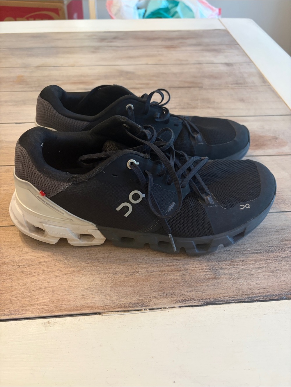 On men’s Cloudflyer 4 running shoe black and white size 9.5 - Picture 5 of 9